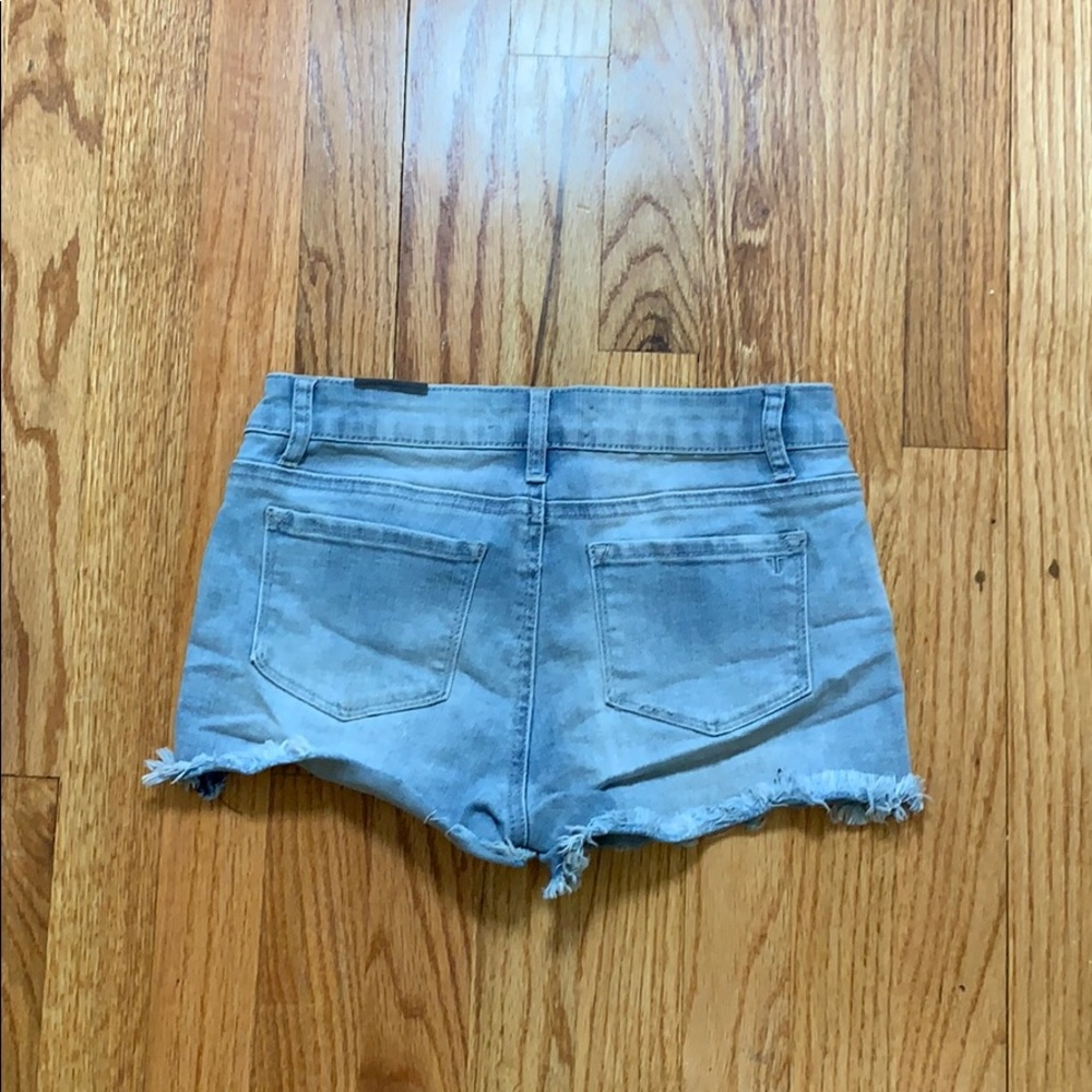 Mid-Rise Ripped Jean shorts - Picture 2 of 2